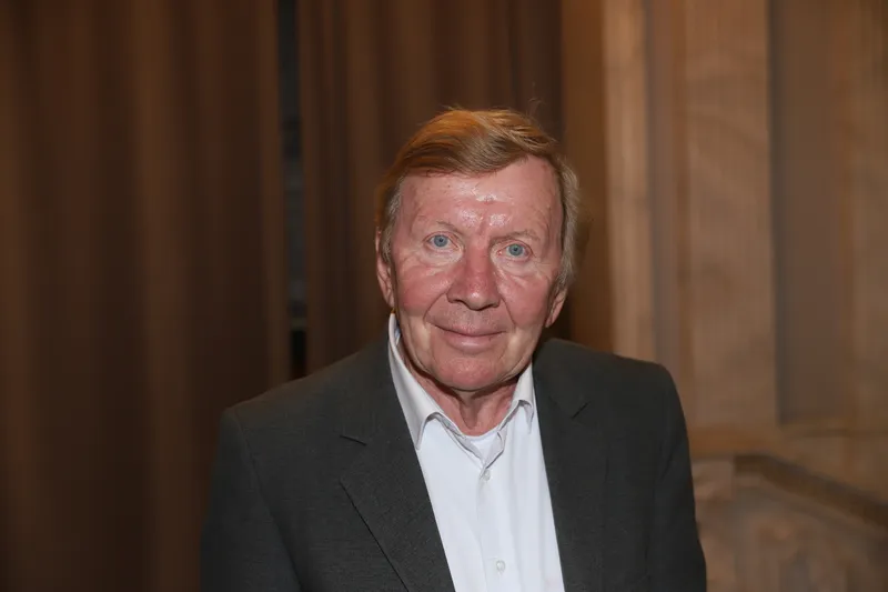 Юрий Чернов