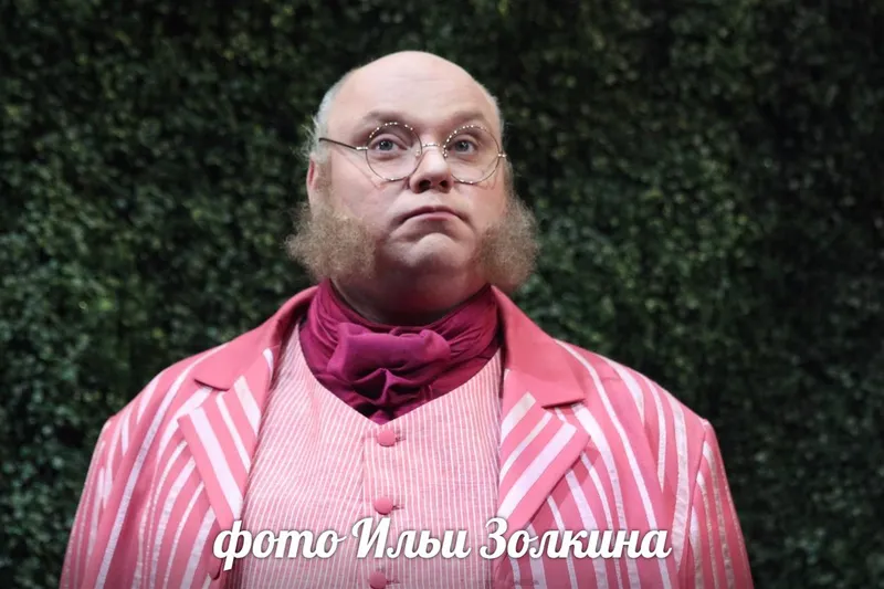 актер Ростислав Лаврентьев в роли Мистера Беннета