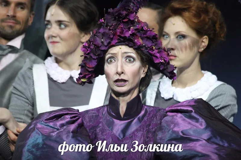 актриса Мария Зорина в роли Леди Кэтрин де Бург