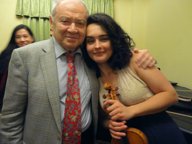 «ЭДУАРД ГРАЧ ПРЕДСТАВЛЯЕТ…»