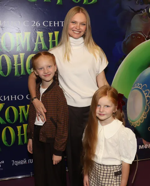Елена Кулецкая с дочерьми