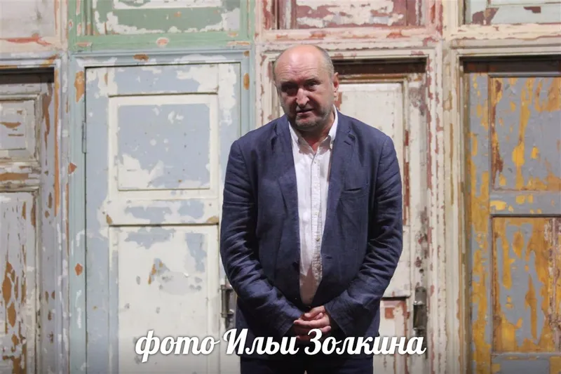Художественный руководитель театра