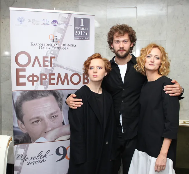 актриса Дарья Белоусова, актер Илья Лыков и актриса Полина Рашкина