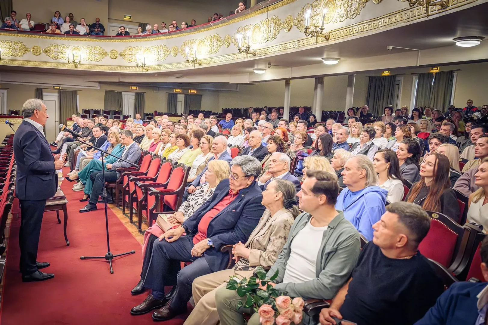 Сбор труппы Московского театра оперетты.