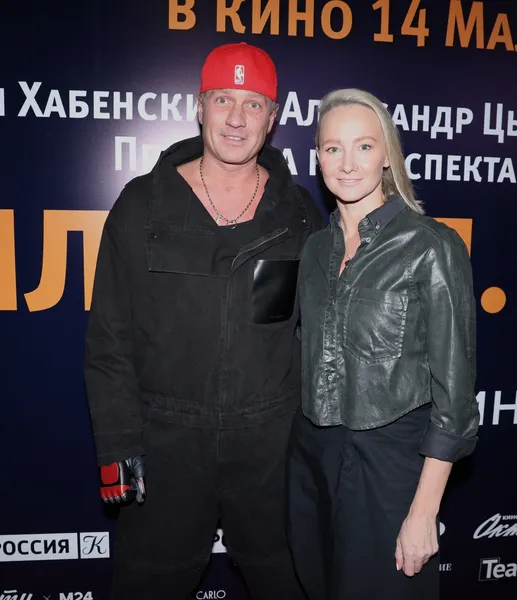 Роман Костомаров, Оксана Домнина