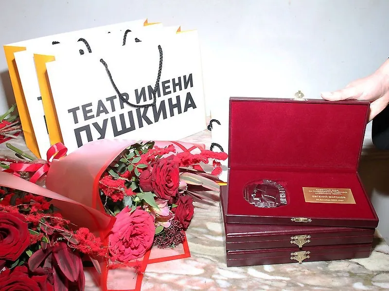 Памятные знаки Камерного театра.