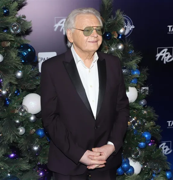 Юрий Антонов