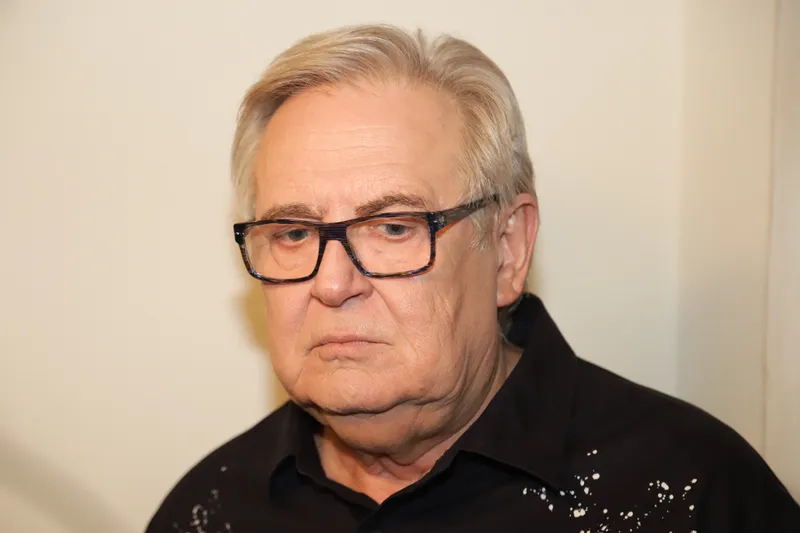 Юрий Стоянов