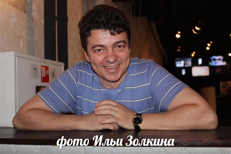 актер Виктор Довженко