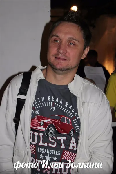 актер Виталий Гребенников