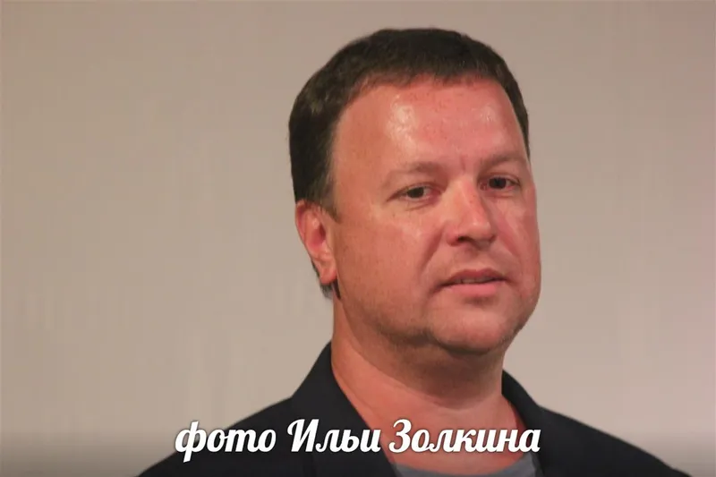 директор театра Леонид Ошарин