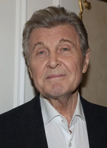Лев Лещенко