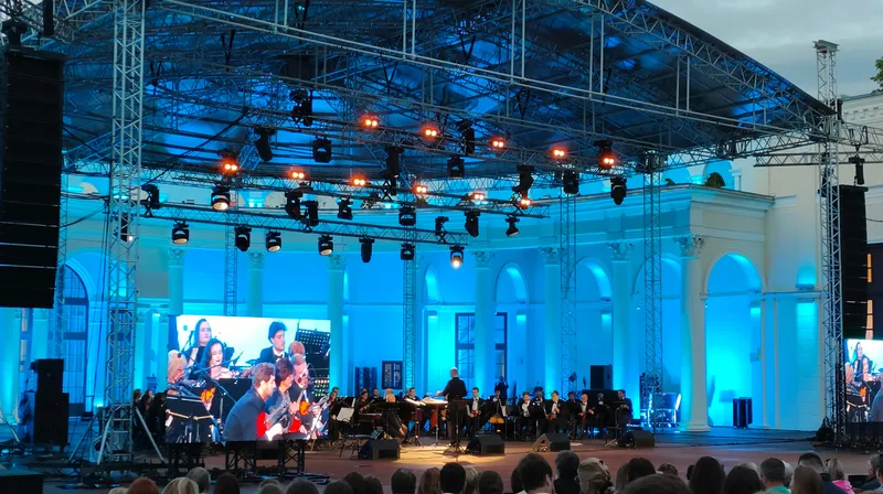 Фото - Романа Романова и Веры Сартаковой.