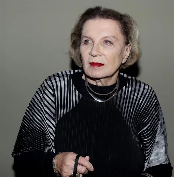 Алла Демидова