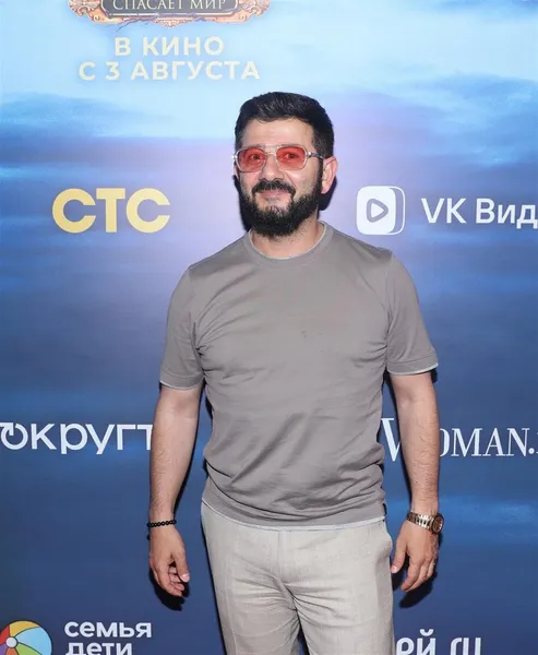 Михаил Галустян