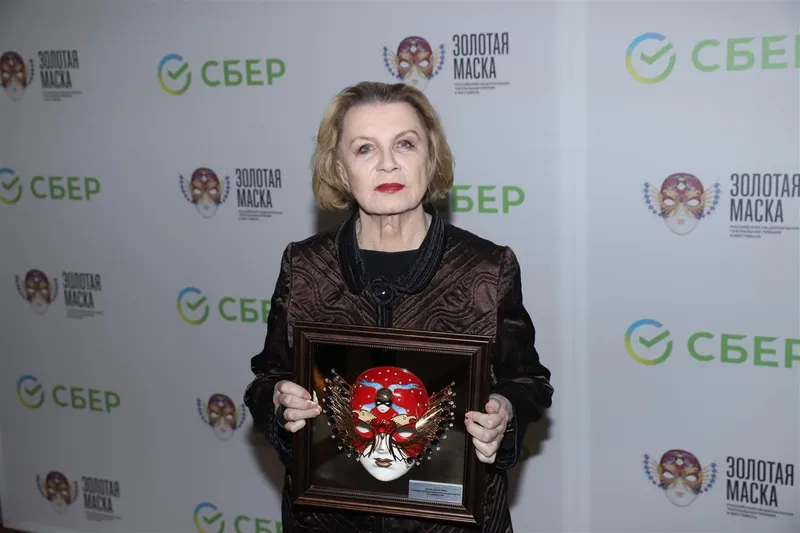 Алла Демидова