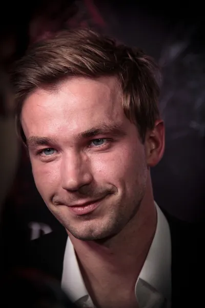 актер Александр Петров
