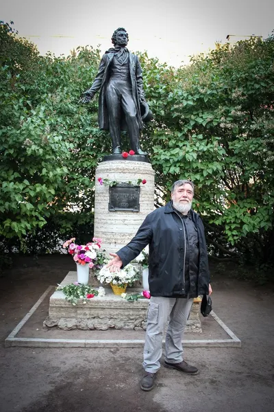 художник Дмитрий Шагин
