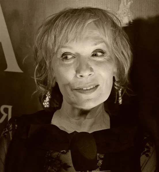 актриса Елена Коренева
