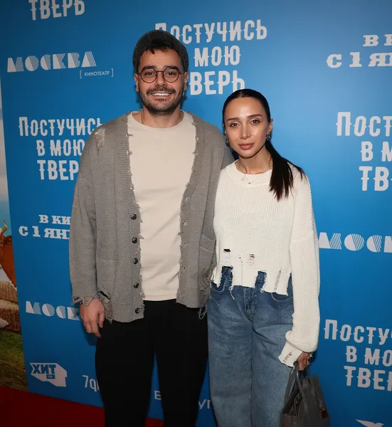 Микаэл Арамян со спутницей