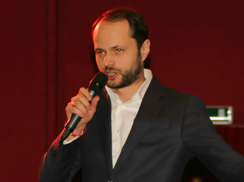Продюсер картиныЕвгений Никишоврассказал в каких условиях проводились съёмки и что пришлось пережить всем героям картины. Сюжет сериала чем-то напоминает всем известные широкой публике сериал Lost и, прошедший с десяток лет назад, телепроект Первого канала