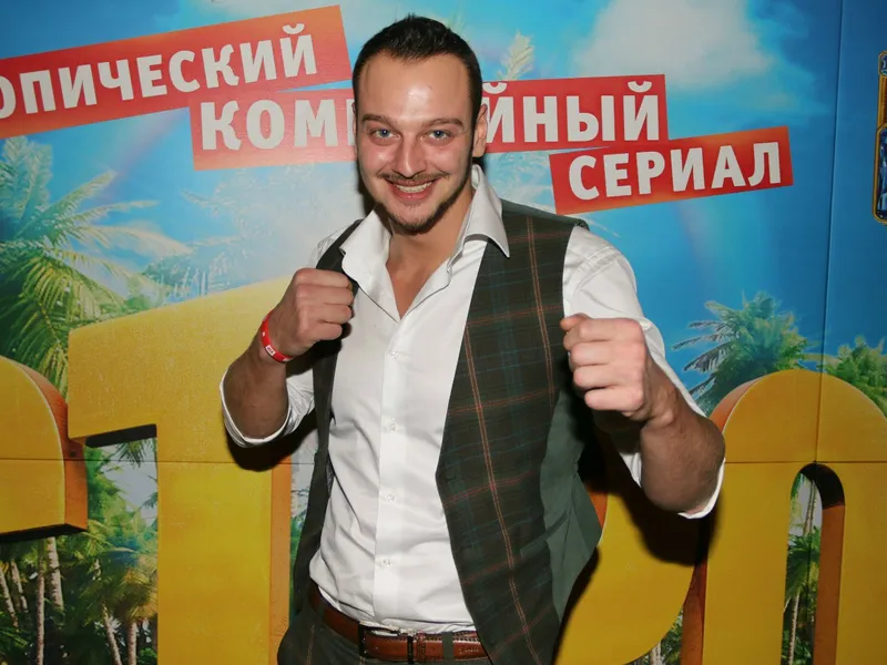 Предстаёт в новой для себя роли и молодой актёрКирилл Мелехов, играющий роль качка Эда - пухлого и неуклюжего неудачника в детстве и взявшегося за себя мачо в настоящем времени. Его герой не сдаётся ни при каких обстоятельствах и готов бороться за победу в шоу до последнего!