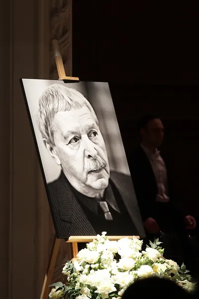 «Да будет жизнь моя среди вас!». К 100-летию со дня рождения поэта Юрия Левитанского.