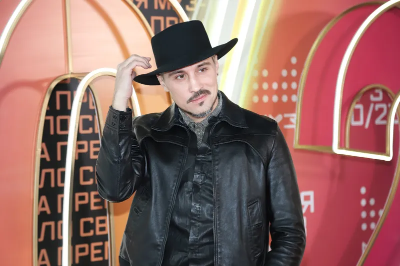 «МУЗ-ТВ» объявил имена ведущих «Премии МУЗ-ТВ 20/21». 