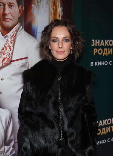Анна Попова