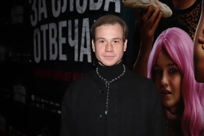 Павел Комаров