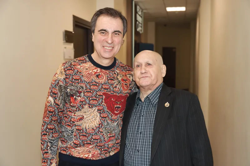 Виктор Чайка, Эдуард Ханок