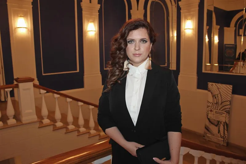 актриса Анастасия Денисова