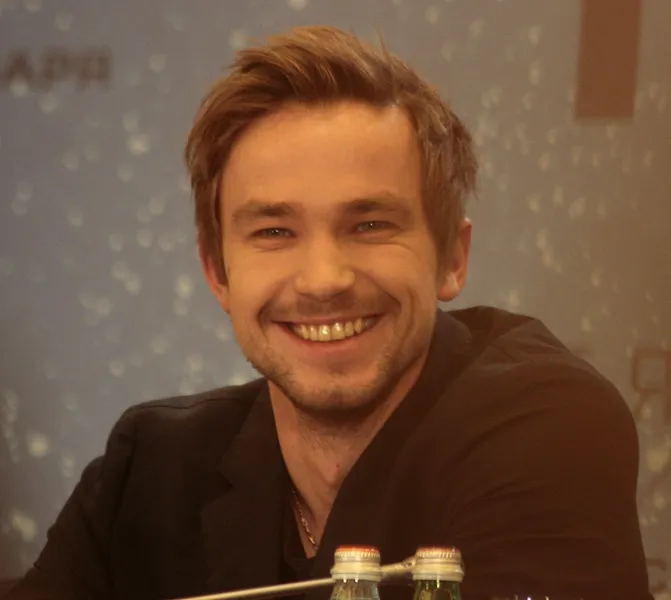 актер Александр Петров