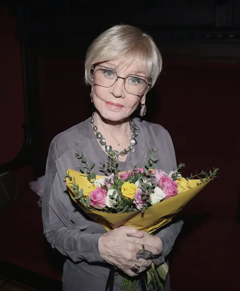 Вера Алентова