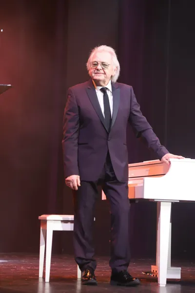 Юрий Антонов