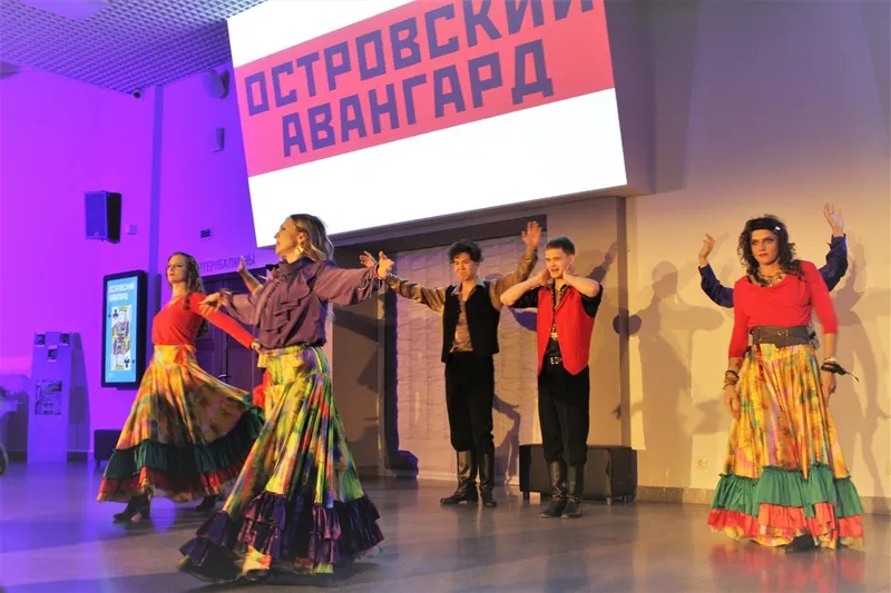 Цыганщина и лубок спектакля «Островский. Авангард». 