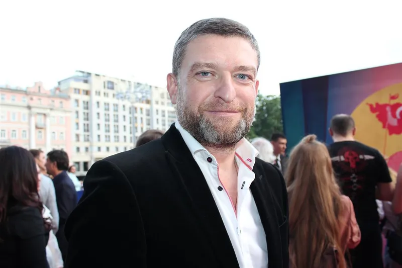 актер Сергей Комаров