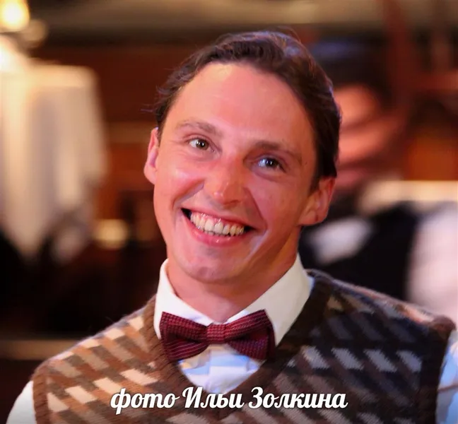 Павел Гребенников в роли Роберта Кона