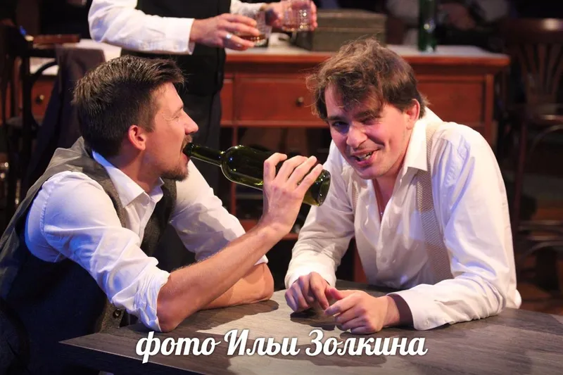 Дмитрий Бероев (справа) в роли Билла