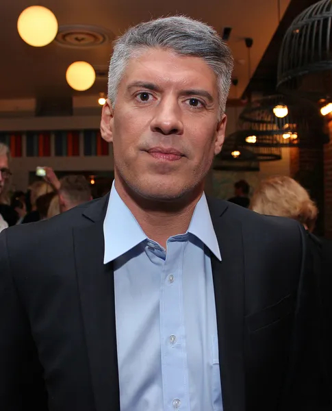 актер, певец Дмитрий Новицкий