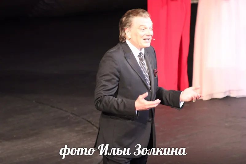 ведущий вечера-Народный артист России Юрий Васильев