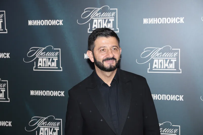 Михаил Галустян