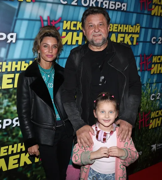 Александр Самойленко с супругой Натальей и с дочерью Евой