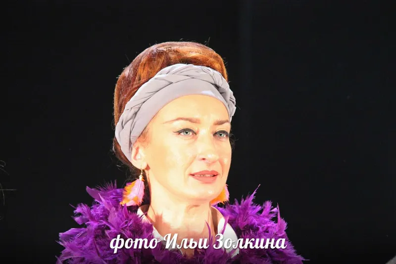 Анна Королева в роли Реи