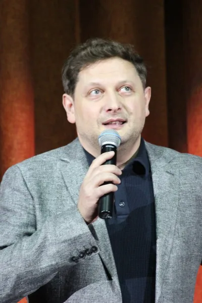 Сергей Безруков исполнил песню