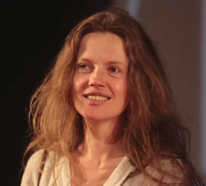 актриса Анна Синякина