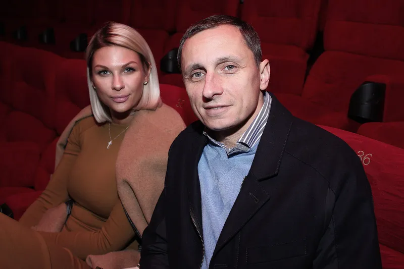 актер, телеведущий Вадим Галыгин с супругой