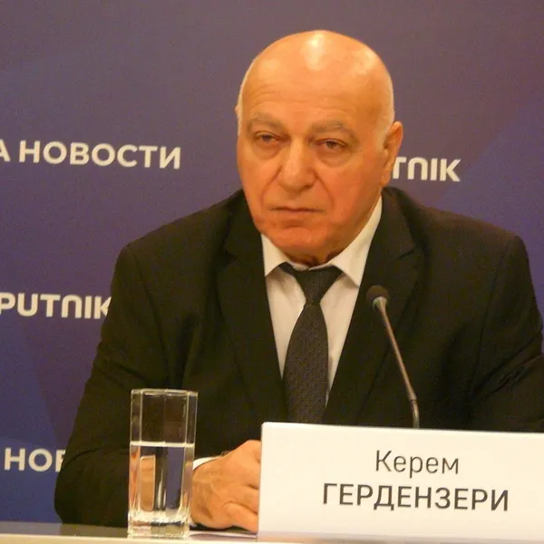 P.S.Но с 4 по 13 июля продолжится показ фильмов программы II Московского курдского кинофестиваля. Подробно ее изучить и выбрать наиболее интересные для просмотра фильмы можно на официальном сайте:https://www.moscowkff.ru/.