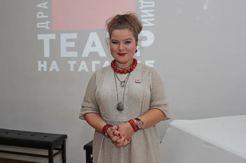 актриса Полина Нечитайло
