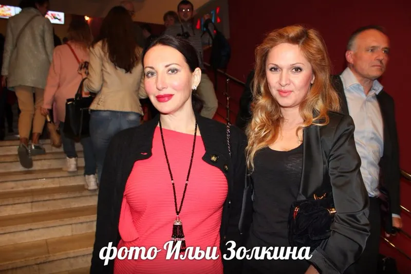 Заслуженная артистка России Алика Смехова (слева)